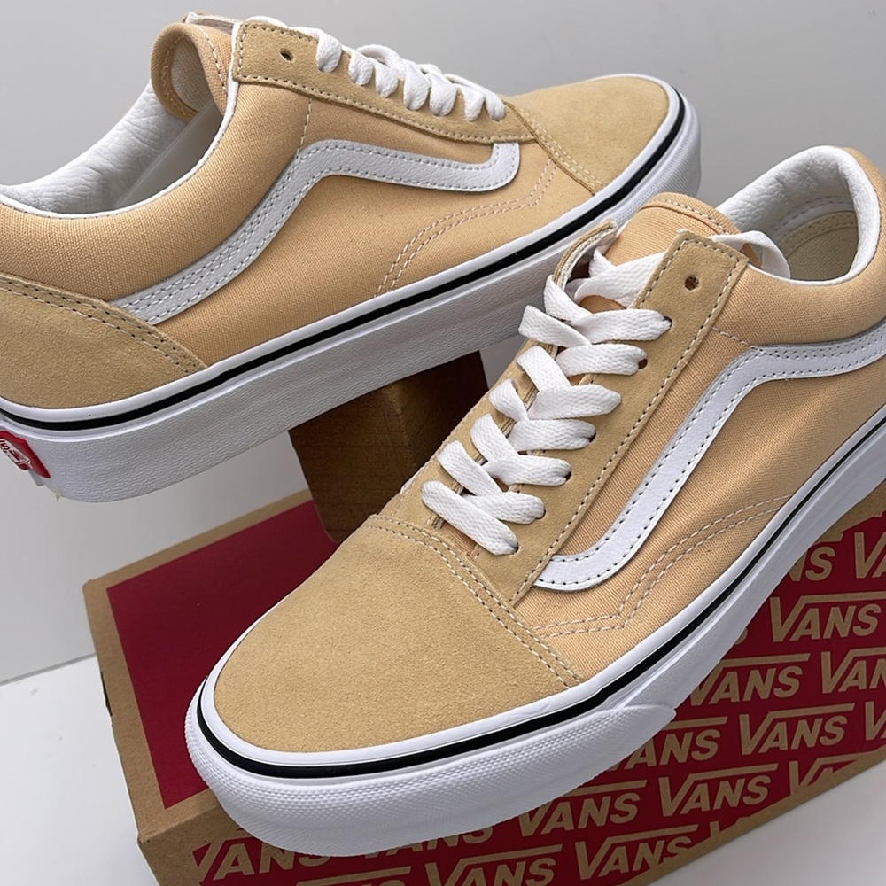 Vans WMNS Beige White Sneakers Old Skool
Color Theory Honey Peach
VN0007NTBLP - Picture 10 of 16